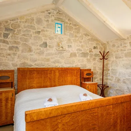 Mendula -orebic By Guide Villa