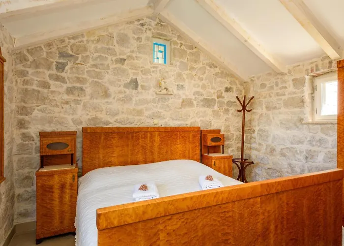 Mendula -orebic By Guide Villa