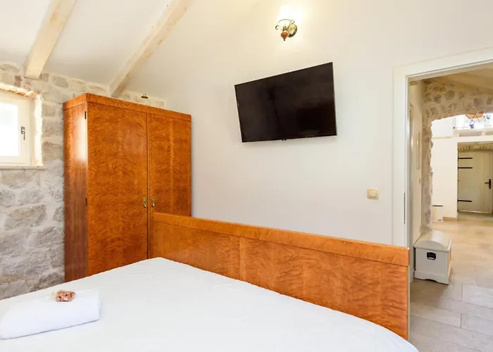 Mendula -orebic By Guide Villa *