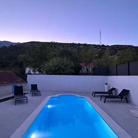 ヴィラ Mendula -orebic By Guide オレビック